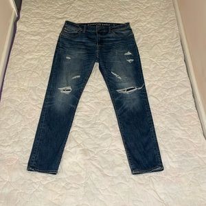 American Eagle Men’s 34/32 Straight Cut Ripped Blue Jeans